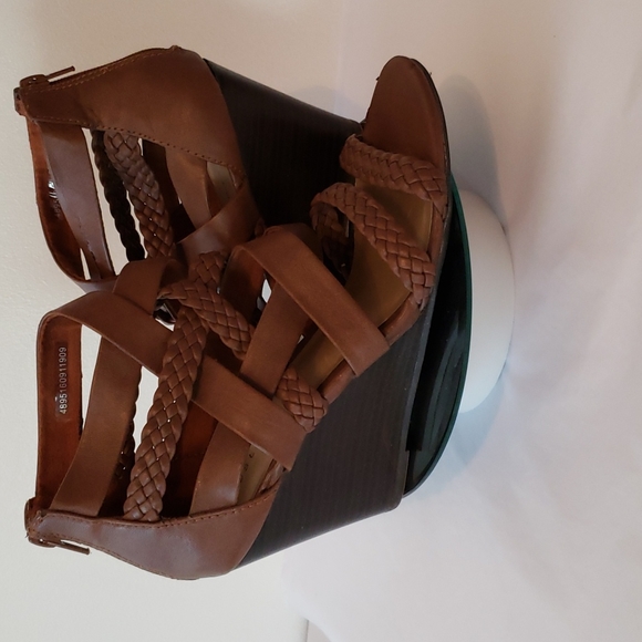 Apostrophe Shoes - Apostrophe strappy wedges in a size 9.
